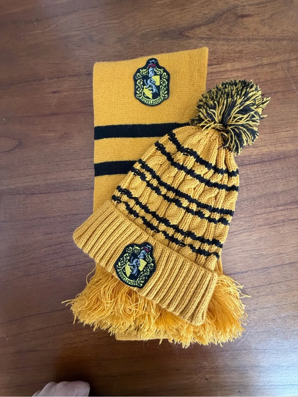 Harry Potter hufflepuff Scarf and Beanie Set
